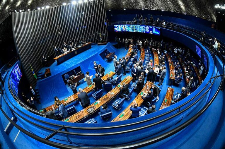 Senado aprova projeto que estende por mais 25 anos cotas para negros em concursos