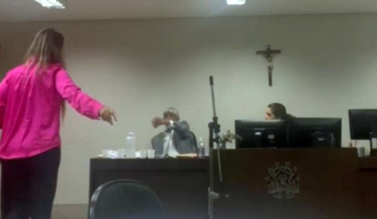 VÍDEO: Promotor é investigado após chamar advogada de "galinha" em MG