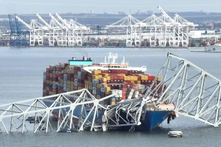 Quarto corpo é encontrado na operação após navio atingir ponte nos Estados Unidos