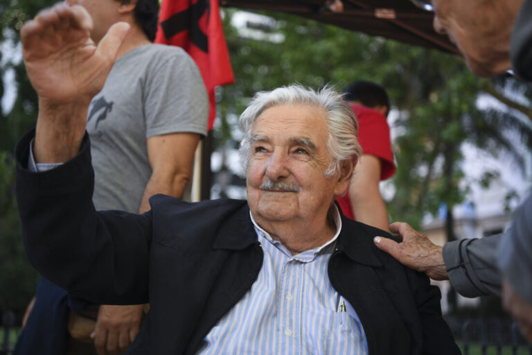 Após revelar tumor no esôfago, ex-presidente do Uruguai fala sobre tratamento: “Confio nos médicos uruguaios”