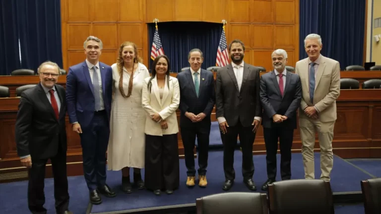 Parlamentares do Brasil e dos EUA farão carta pela defesa da democracia