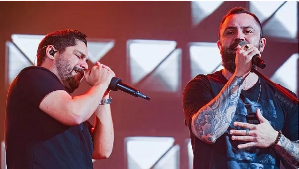 Jorge, da dupla com Mateus, interrompe show após fã jogar celular no palco