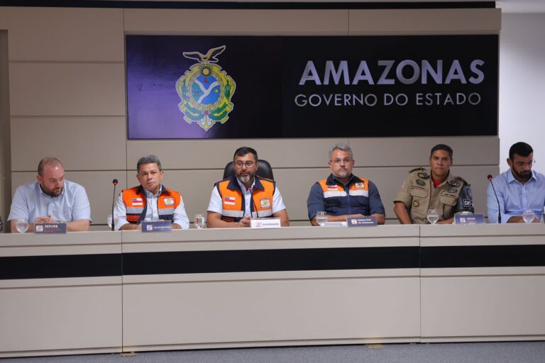 Governo do AM anuncia serviço de dragagem dos rios para enfrentamento da seca
