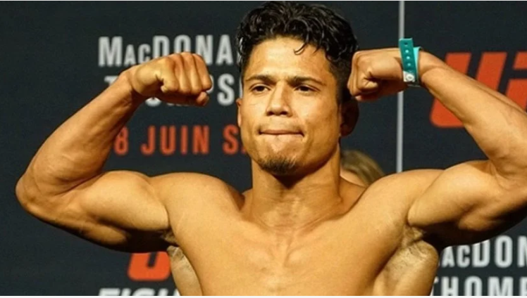 Ex-lutador do UFC morre aos 33 anos em acidente de moto nos EUA Ex-lutador do UFC morre aos 33 anos em acidente de moto nos EUA