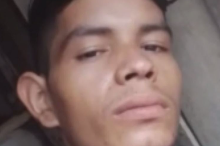 Jovem morre ao levar facada brutal no pescoço, em Manacapuru, no AM