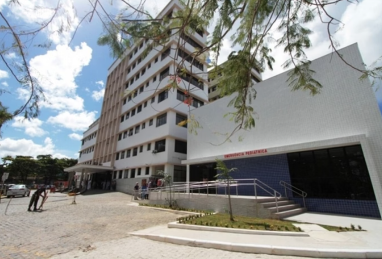 Recém-nascido é atingido por bala perdida na cabeça dentro de hospital no Recife Recém-nascido é atingido por bala perdida na cabeça dentro de hospital no Recife