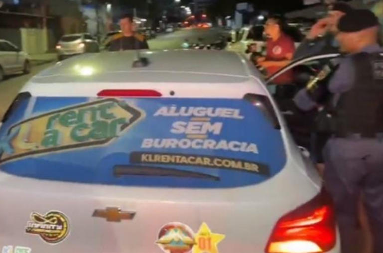 Dupla é presa após render motorista de aplicativo para cometer assaltos em Manaus
