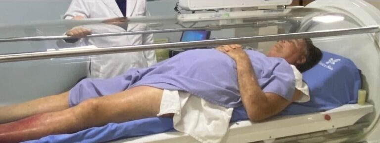 Internado em Manaus, Bolsonaro será transferido em UTI aérea por precaução
