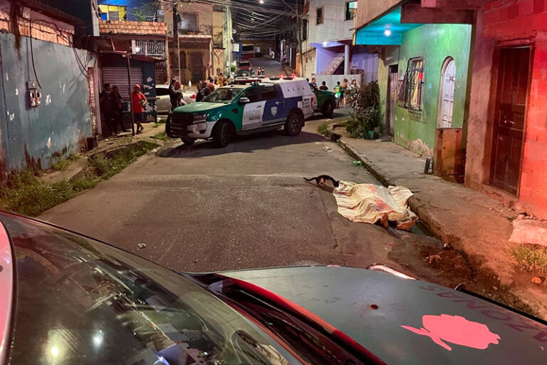 Homem é baleado e tem corpo jogado em rua no bairro Compensa, em Manaus