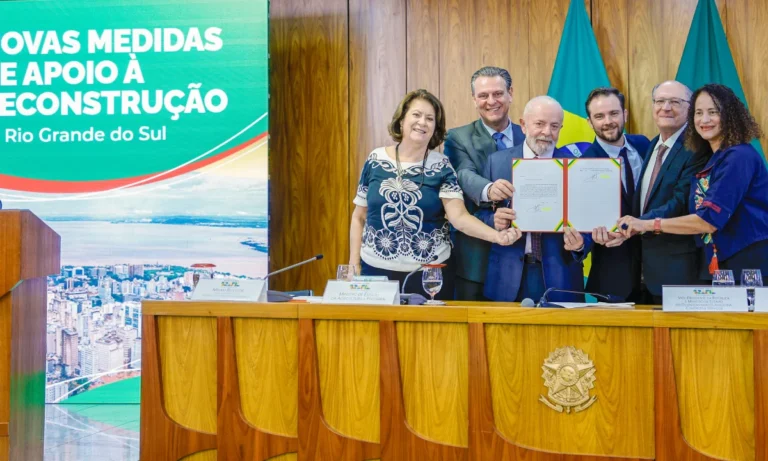 Lula anuncia financiamento de até R$ 15 bilhões para empresas do RS