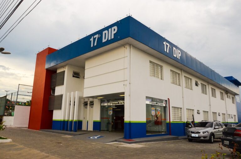 Homem é preso após atropelar a ex-companheira, em Manaus