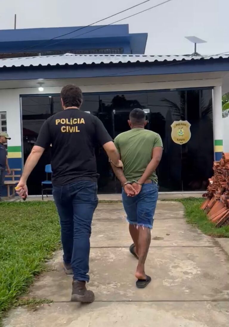 Polícia prende homem por tráfico de drogas e apreende espingarda, no AM