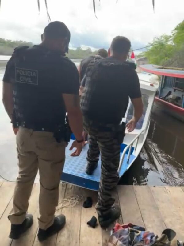 Jovem é preso por matar homem a facadas em flutuante, no AM
