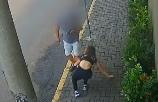 Ela está presa preventivamente.