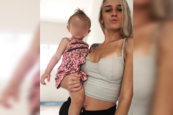 Segundo a ocorrência, Adriana Gabrieli, de 24 anos, estava em casa