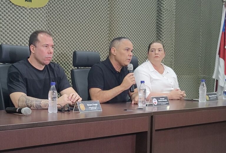 “As investigações vão continuar”, diz Coronel Vinícius após polícia desarticular grupo que desviava remédios “As investigações vão continuar”, diz Coronel Vinícius após polícia desarticular grupo que desviava remédios
