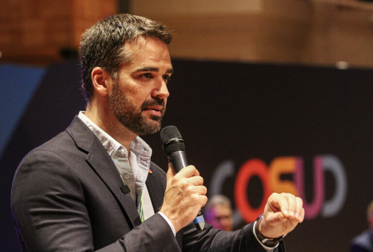 Governador do estado gaúcho, Eduardo Leite, começou a discutir o adiamento do pleito em entrevista à imprensa