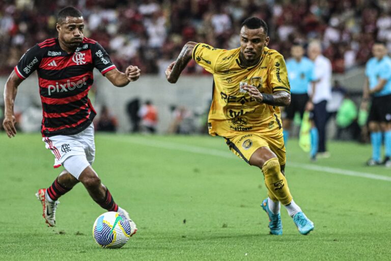 Em jogo histórico, Flamengo supera Amazonas com placar magro na Copa do Brasil