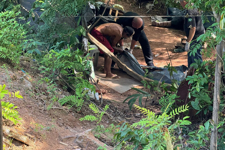 Moradores encontram homem morto em área de mata, na zona Oeste de Manaus