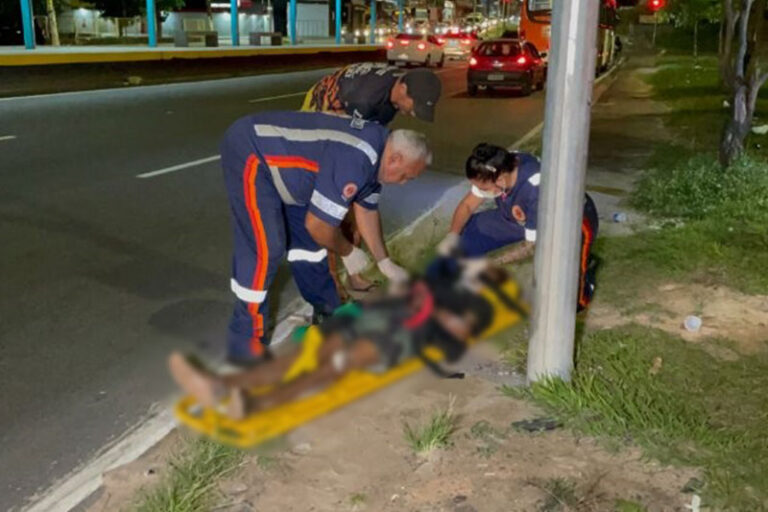 Morador de rua que estaria supostamente se masturbando é espancado em Manaus