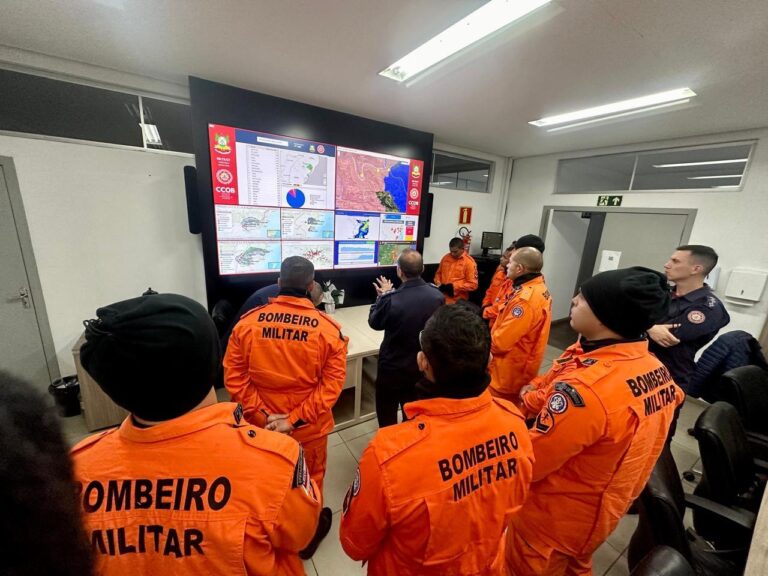 A equipe foi enviada para auxiliar nas ações de busca e resgate.