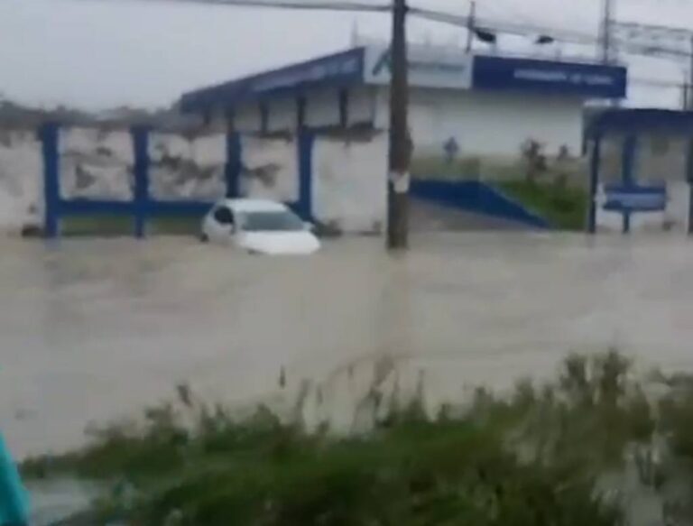 VÍDEOS: Manaus registra alagamentos e desabamentos por conta da chuva desta sexta (17/05)