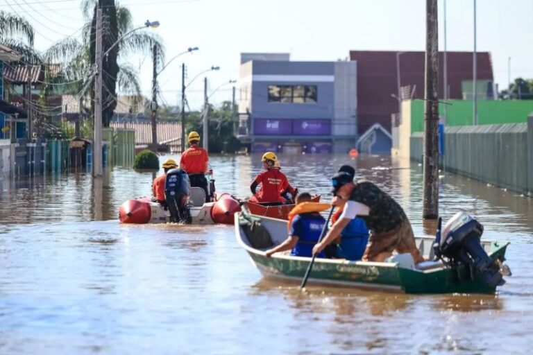 Sobe para 42 o número de municípios em estado e emergência pelas cheias no Amazonas