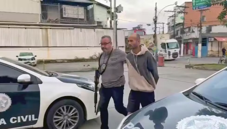 No RJ, homem mata cachorro a facadas por ciúme e deixa corpo na porta da casa da ex-mulher