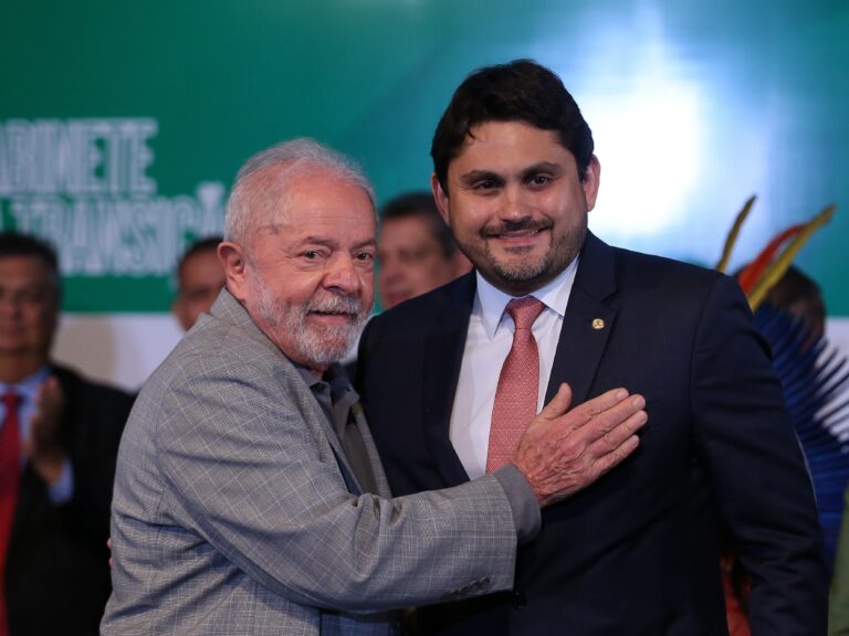 Lula e Juscelino se encontram publicamente pela primeira vez desde o indiciamento do ministro