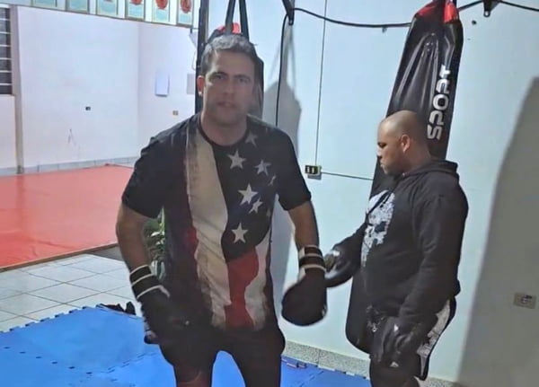 VÍDEO: Deputado chamado de "frouxo" por Janones desafia colega: "Deitar na porrada"