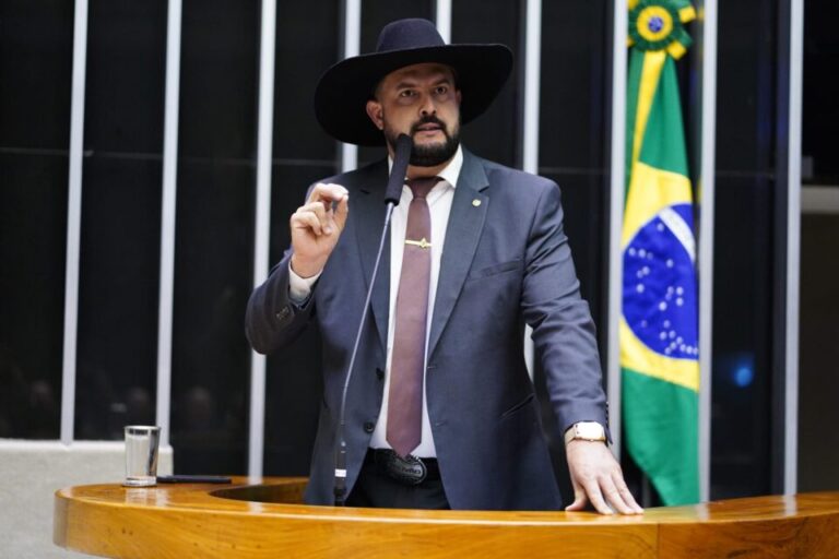 Justiça decreta prisão de Zé Trovão por dívida de pensão alimentícia