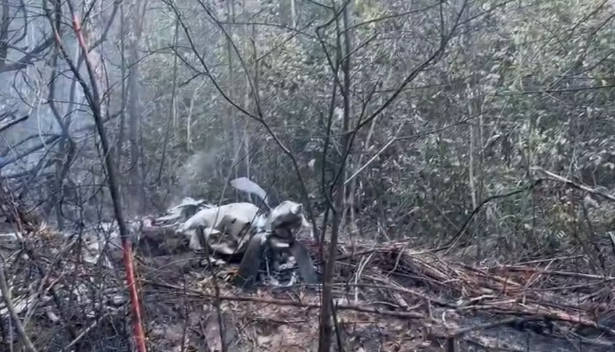 VÍDEO: Duas pessoas morrem carbonizadas após avião cair em Mato Grosso