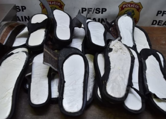 SP: Passageiro é preso ao tentar embarcar com cocaína em chinelos