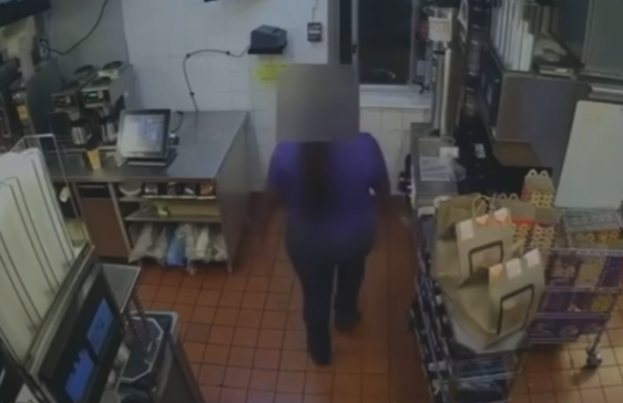 VÍDEO: Funcionária do McDonald’s atira em clientes durante briga no drive-thru, nos Estados Unidos