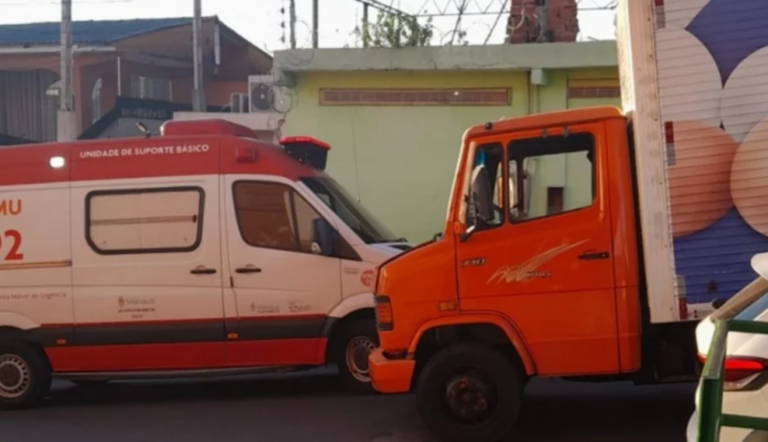 VÍDEO: Acidente entre caminhão e motocicleta deixa casal e criança feridos, em Manaus