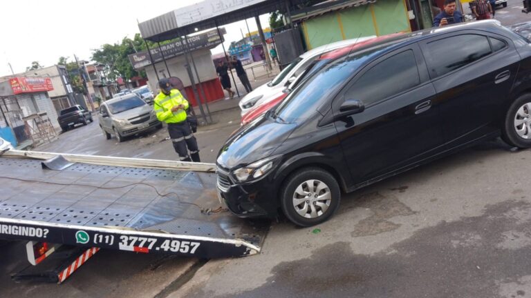 Veículos são apreendidos em estacionamento irregular em Manaus