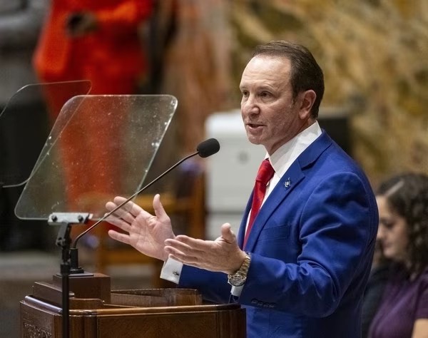Nos EUA, lei que obriga os ‘Dez Mandamentos’ nas salas de aulas é aprovada em Louisiana
