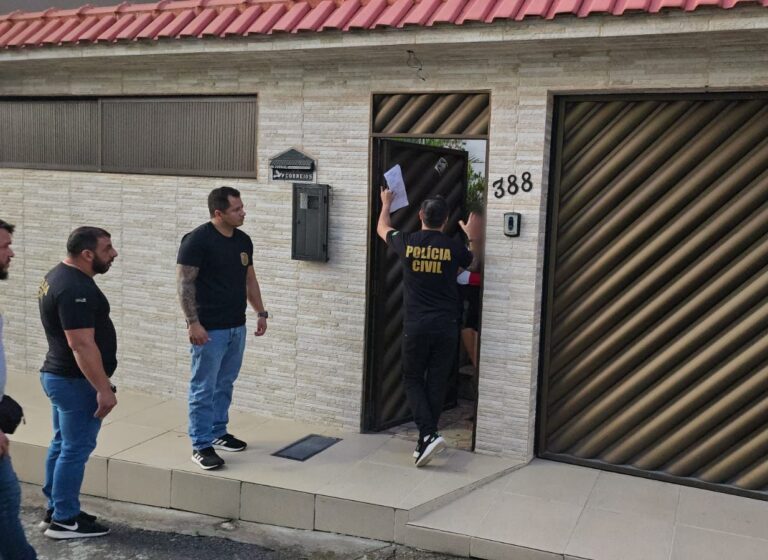 VÍDEO: Diretora escolar é presa em Manaus suspeita de integrar pirâmide financeira que desviou de R$ 15 milhões
