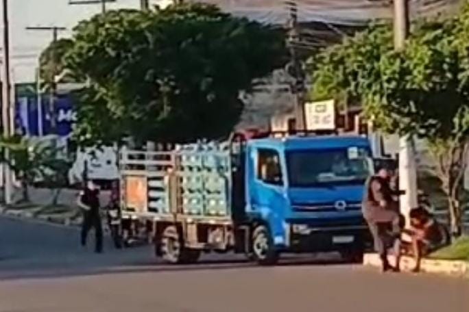 No Iranduba, homem algemado tenta fugir e leva “bicuda” de policial
