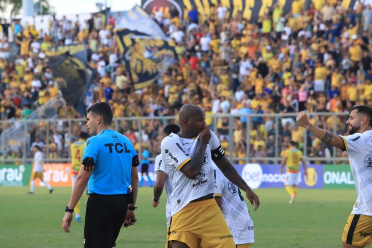 Série B: Amazonas FC enfrenta o Coritiba, nesta terça (25), no estádio Carlos Zamith, em Manaus