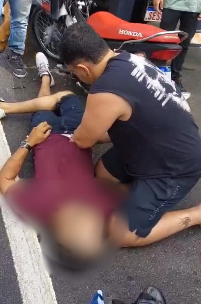 VÍDEO: Motociclista morre após colidir na traseira de carreta, em Manaus