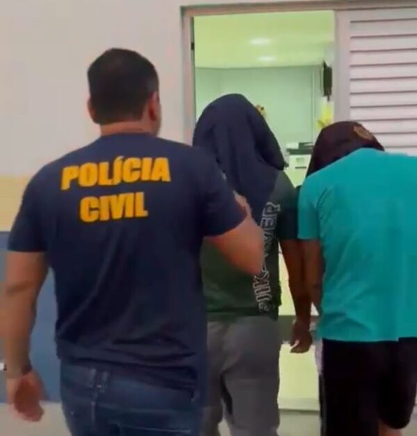 Dupla é presa por tentar matar homem esfaqueado em bar de Manaus Dupla é presa por tentar matar homem esfaqueado em bar de Manaus