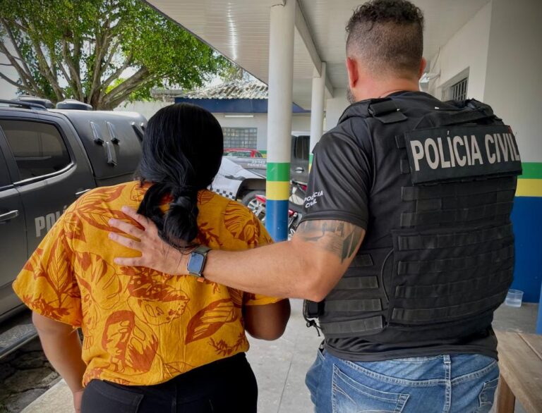 Mulher é presa mulher com mais de 15 BOs por golpes de alugueis de hospedagem em Parintins.
