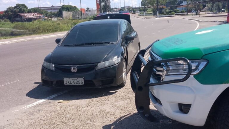 VÍDEO: Homem é encontrado morto dentro de carro no centro de Manaus