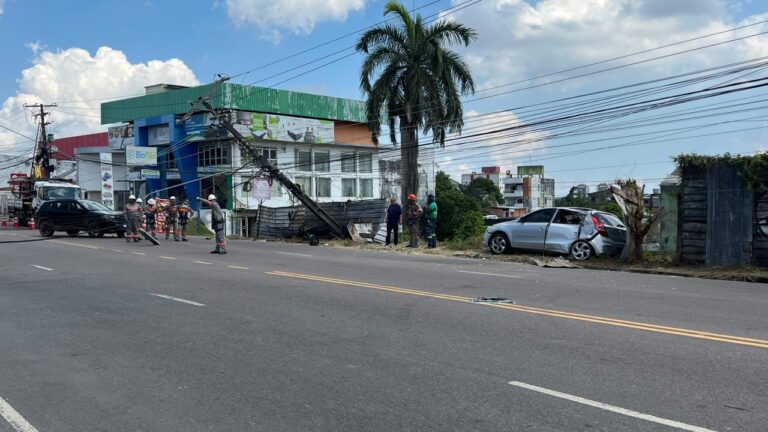 Acidente entre veículos deixa um ferido e bairro Parque 10 sem energia