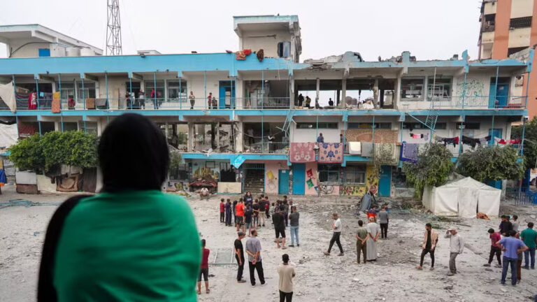 Israel bombardeia escola em Gaza: ONU chama ataque de "chocante"