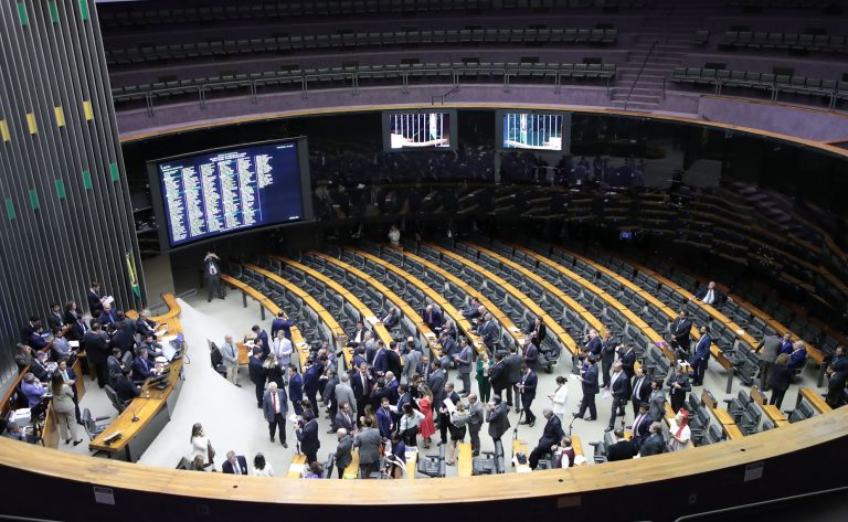 Aumento no número de deputados ou redistribuição de vagas entre estados será discutido na Câmara dos Deputados