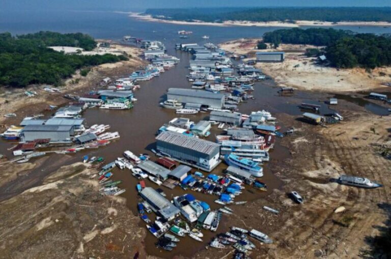 Dragagem e transporte de água potável: Governo detalha ações contra estiagem no Amazonas