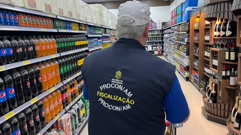 Procon intensifica fiscalização e orienta sobre direitos do consumidor em Parintins, no Amazonas