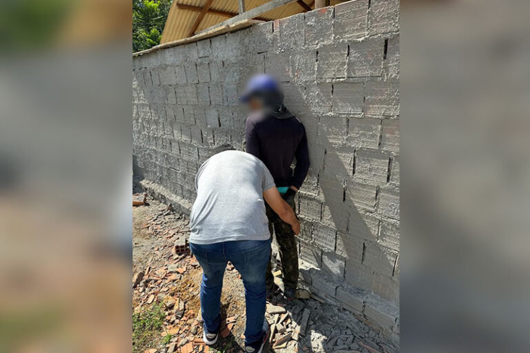 AM: homem que tentou matar a ex-companheira na presença da filha é preso